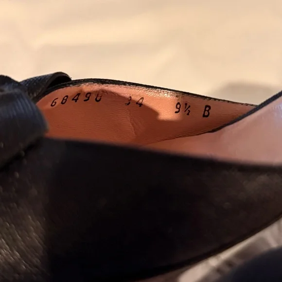 Salvatore Ferragamo slingback with bow. - Picture 3 of 5